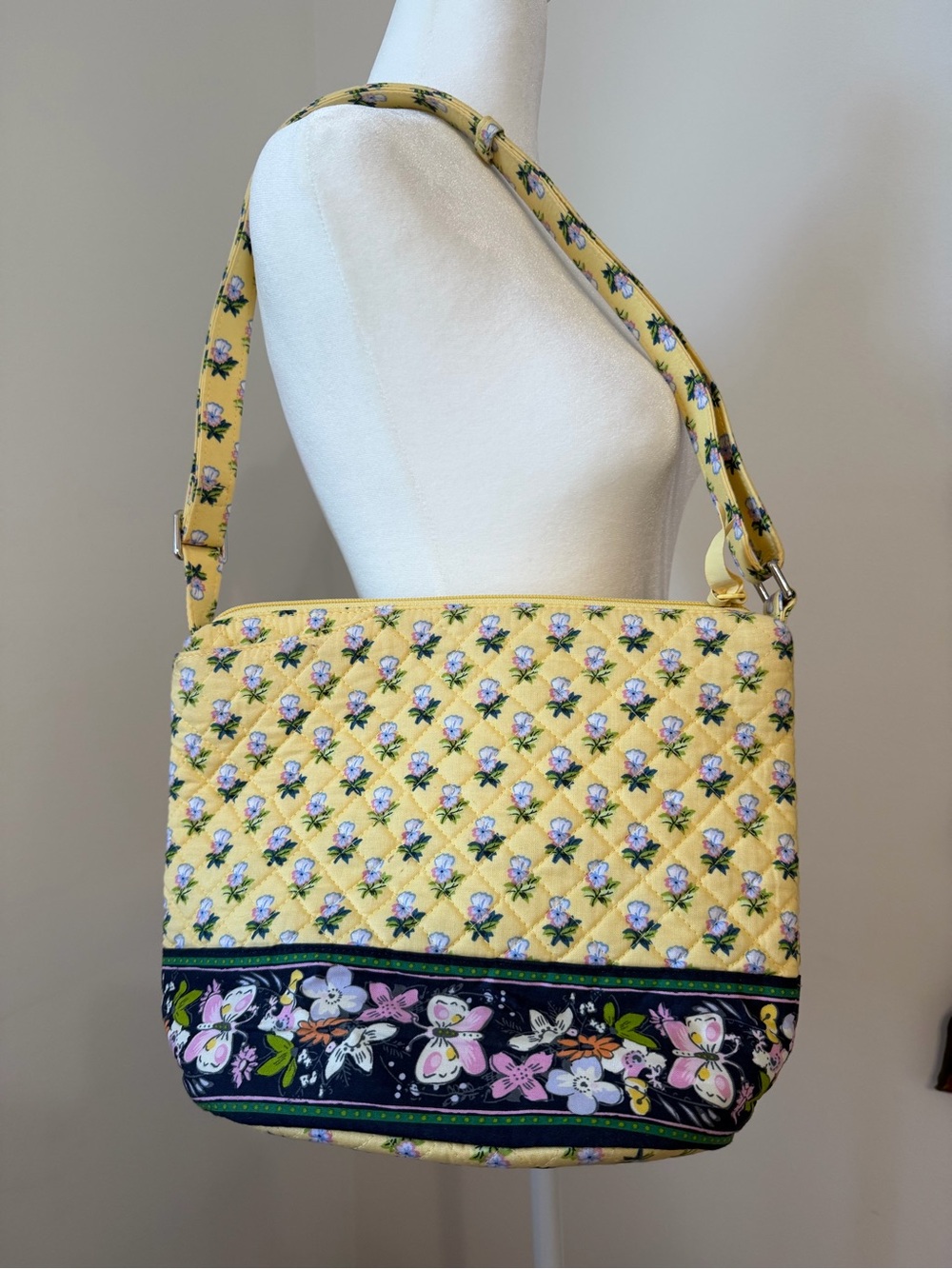 Vera Bradley Bucket Crossbody Bag - Kinda Katherine - Retired Floral Print
